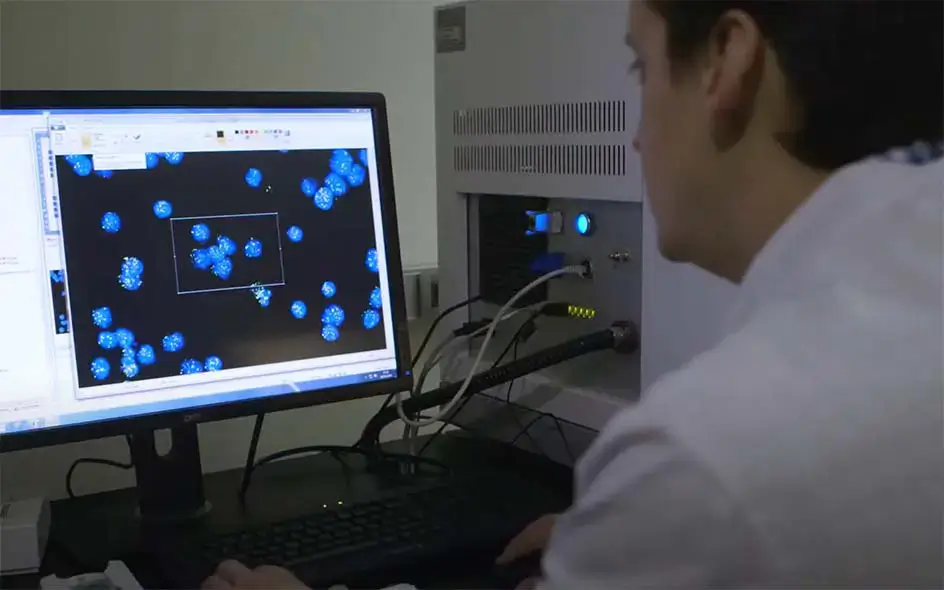 Análisis de telómeros en el laboratorio de Life Length en Madrid, España.